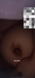 网调聊骚美少妇躲被窝揉奶露脸伸舌看着我射